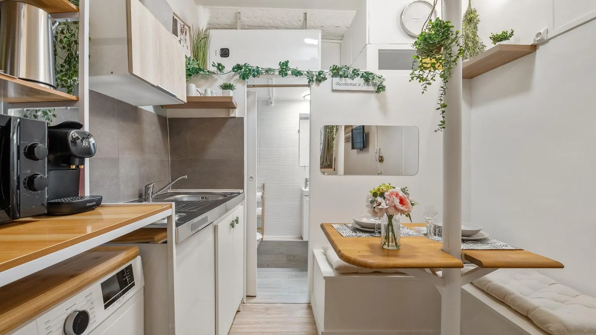 Nice Renting - Guillaumont - Cozy Studio Beach Picasso Museum Local Market Antibes Apartment