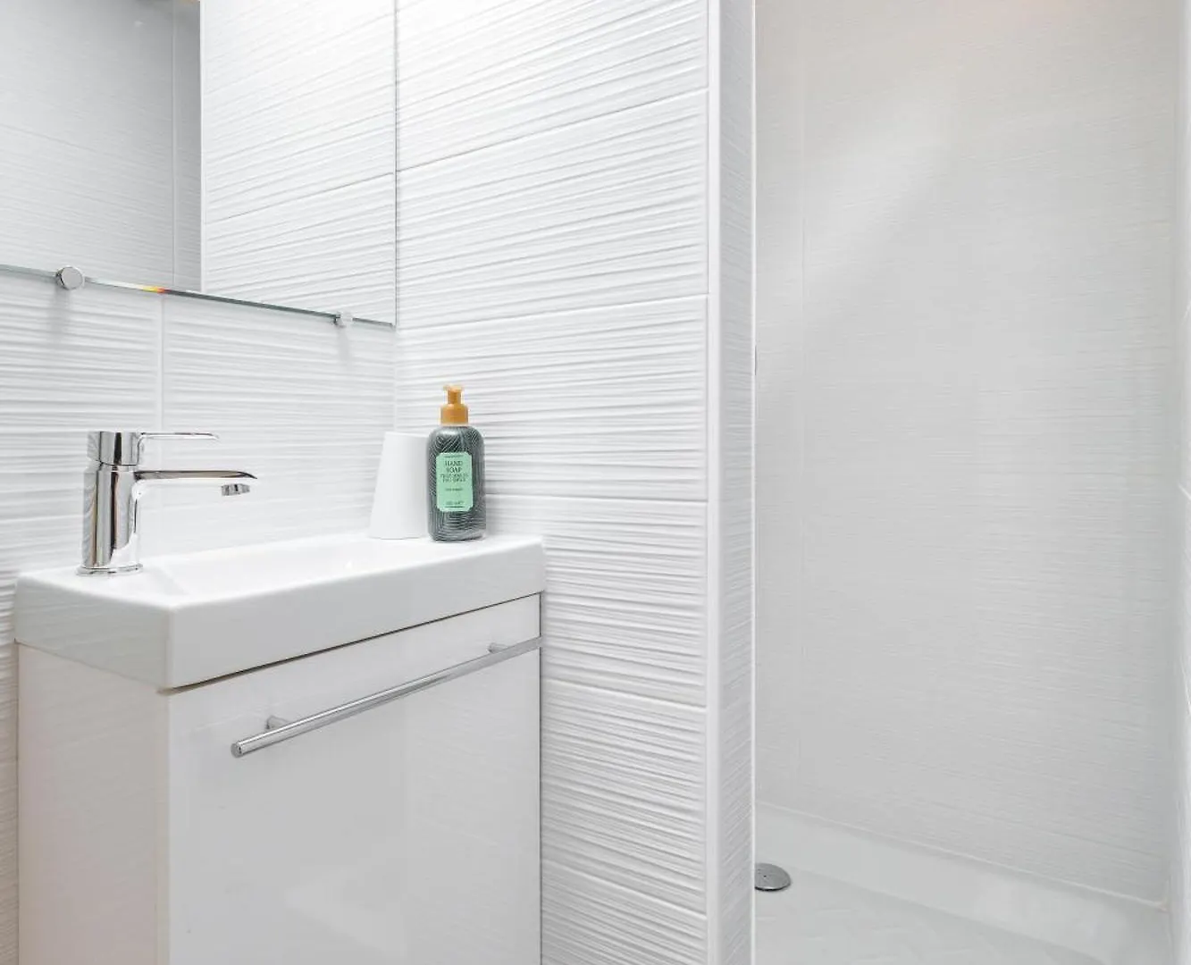 Nice Renting - Guillaumont - Cozy Studio Beach Picasso Museum Local Market Antibes 0*,  França